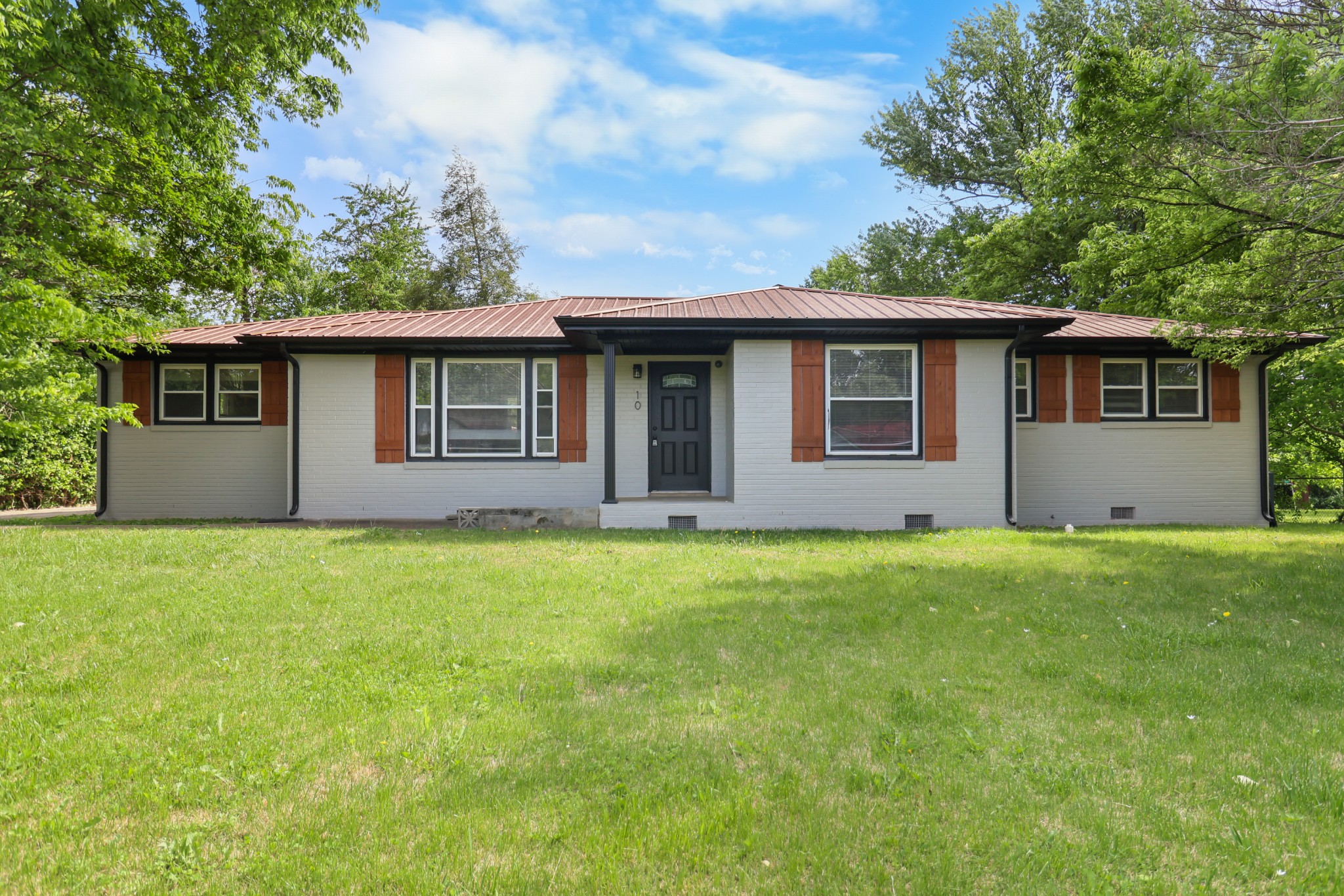 10 Lexington Drive